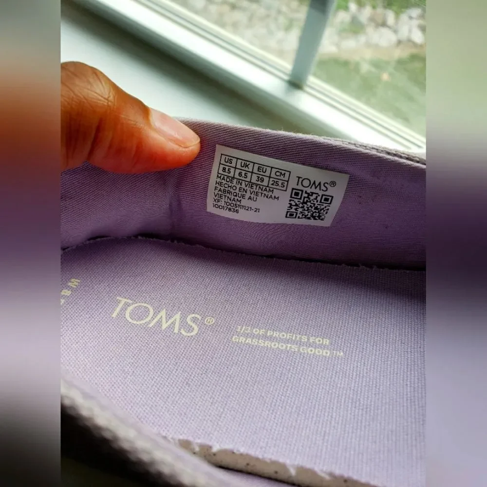 TOMS Womens Iconic Slip-on Platform Shoe, Lavender Lilac Pastel Canvas Sneaker